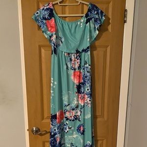 Floral maxi small but runs larger more like a medium